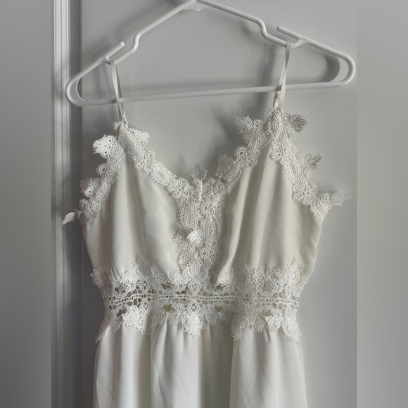 Elegant White Lace Dress - Picture 3 of 12